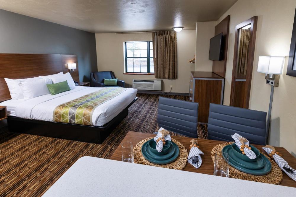Queen Room interior